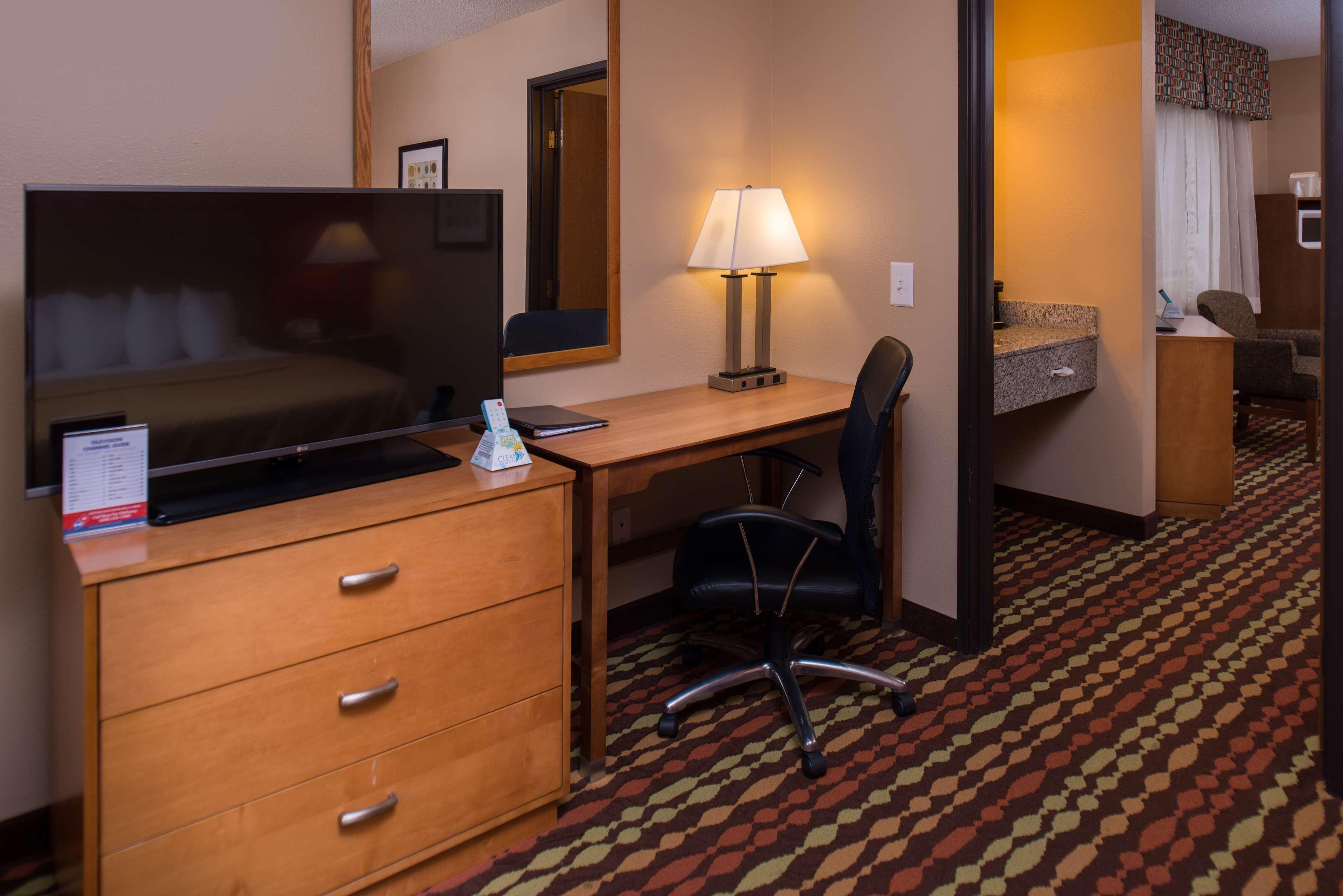Best Western Ambassador Inn & Suites Wisconsin Dells Exterior foto