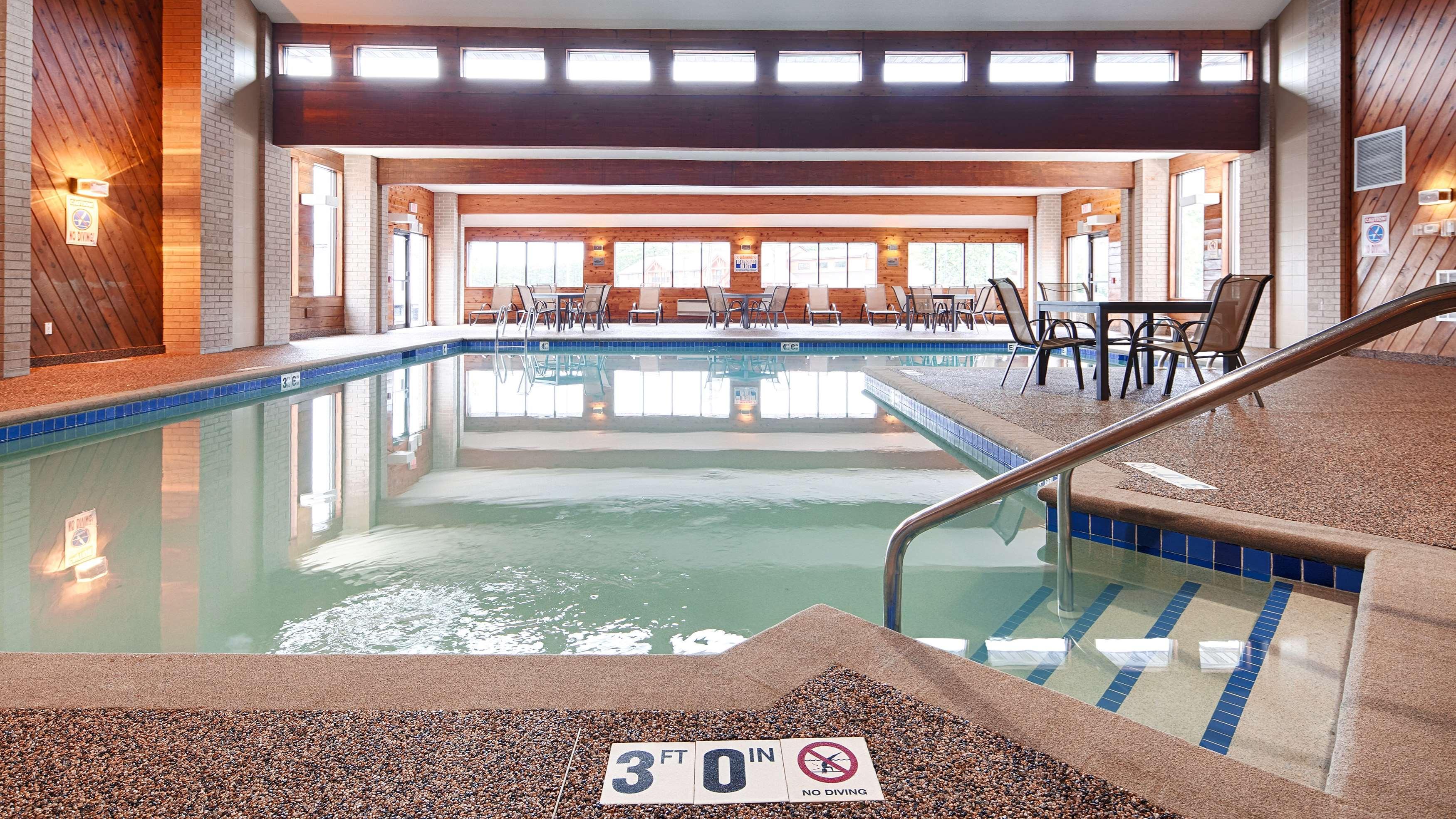 Best Western Ambassador Inn & Suites Wisconsin Dells Exterior foto