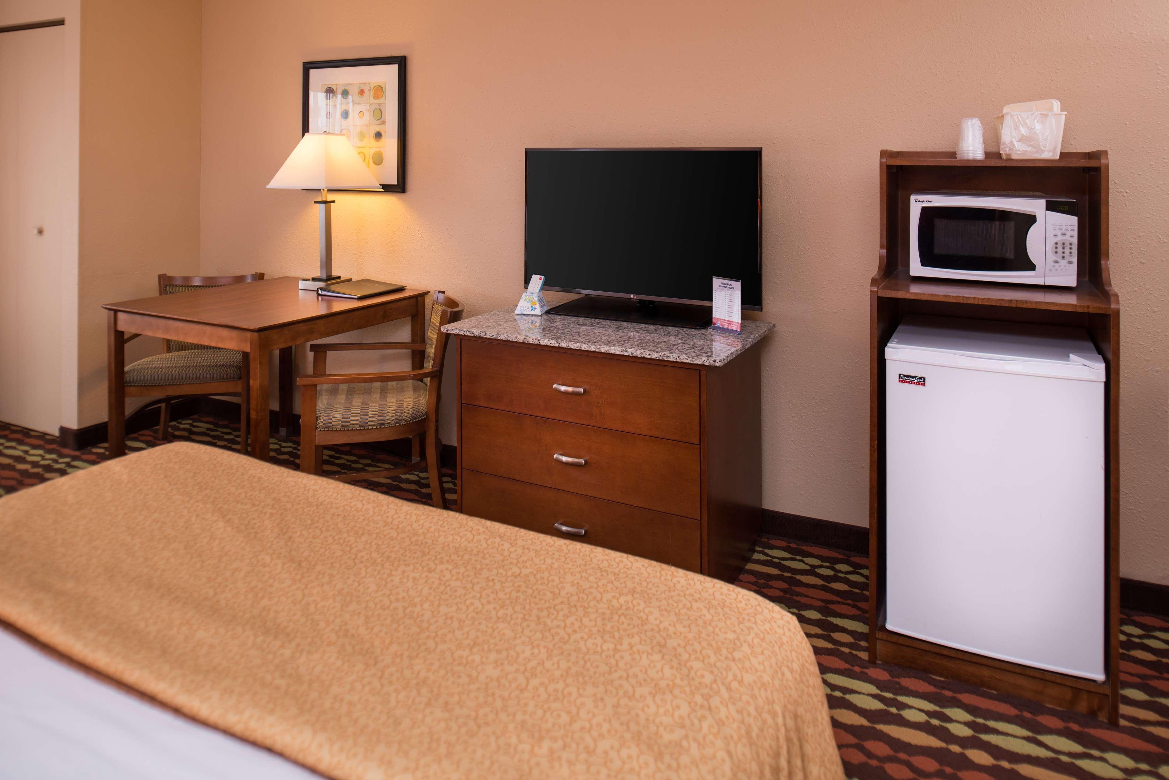 Best Western Ambassador Inn & Suites Wisconsin Dells Exterior foto