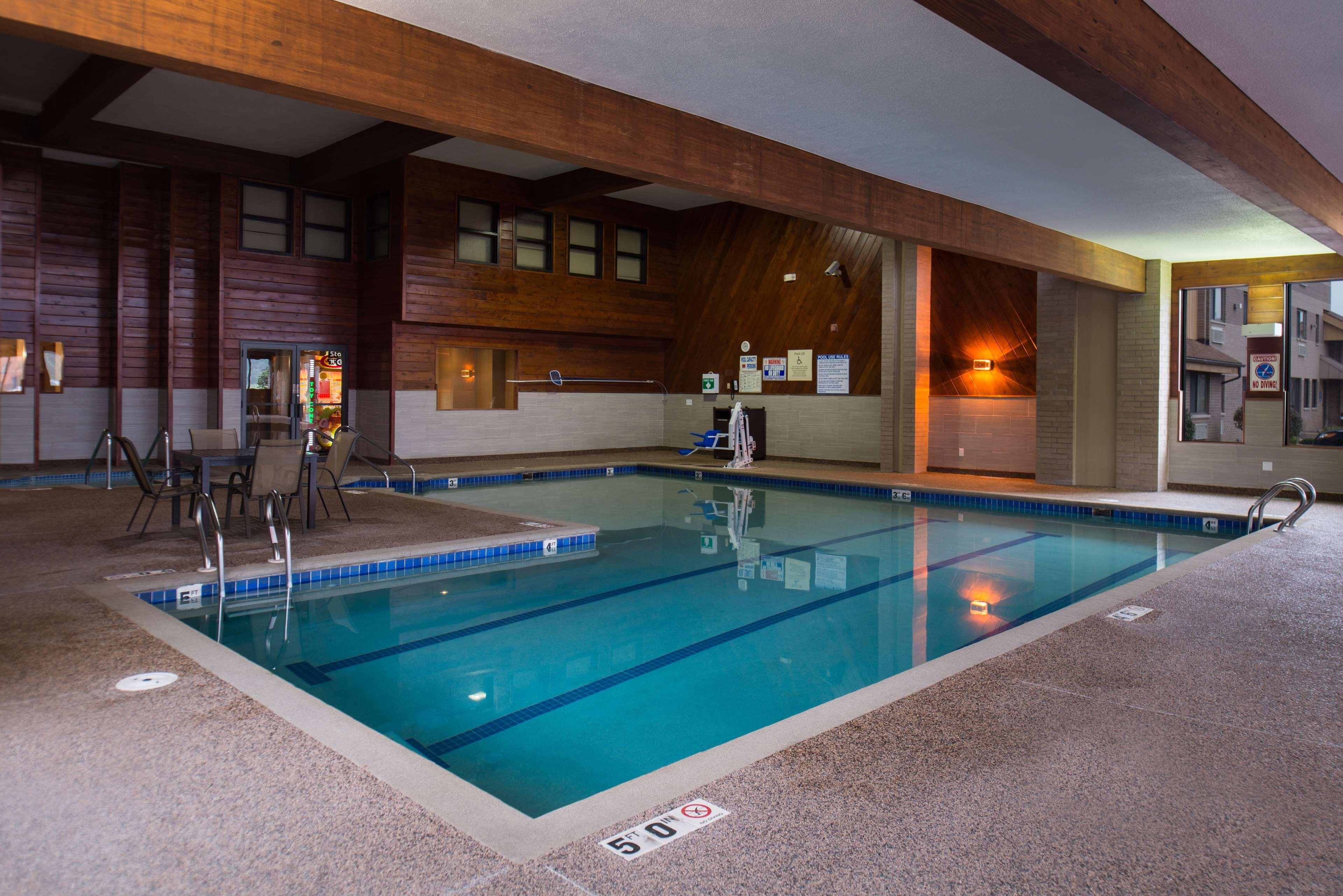 Best Western Ambassador Inn & Suites Wisconsin Dells Exterior foto