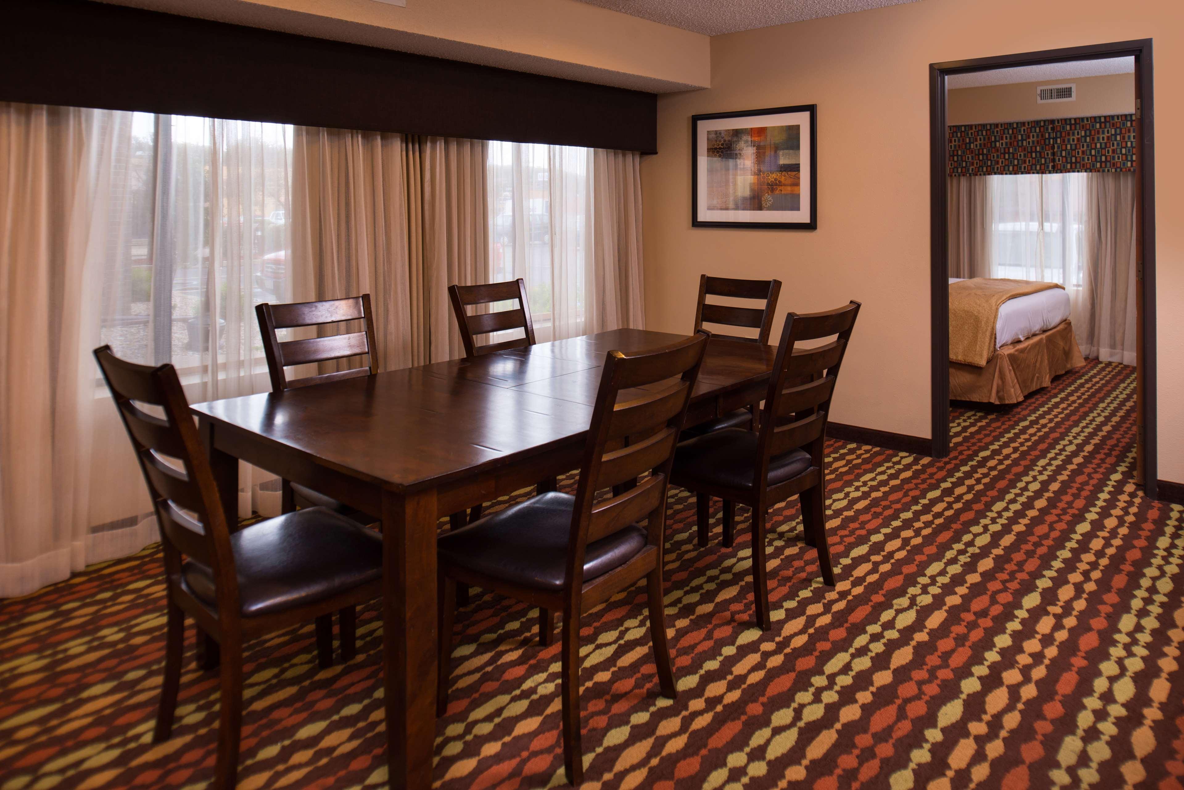 Best Western Ambassador Inn & Suites Wisconsin Dells Exterior foto