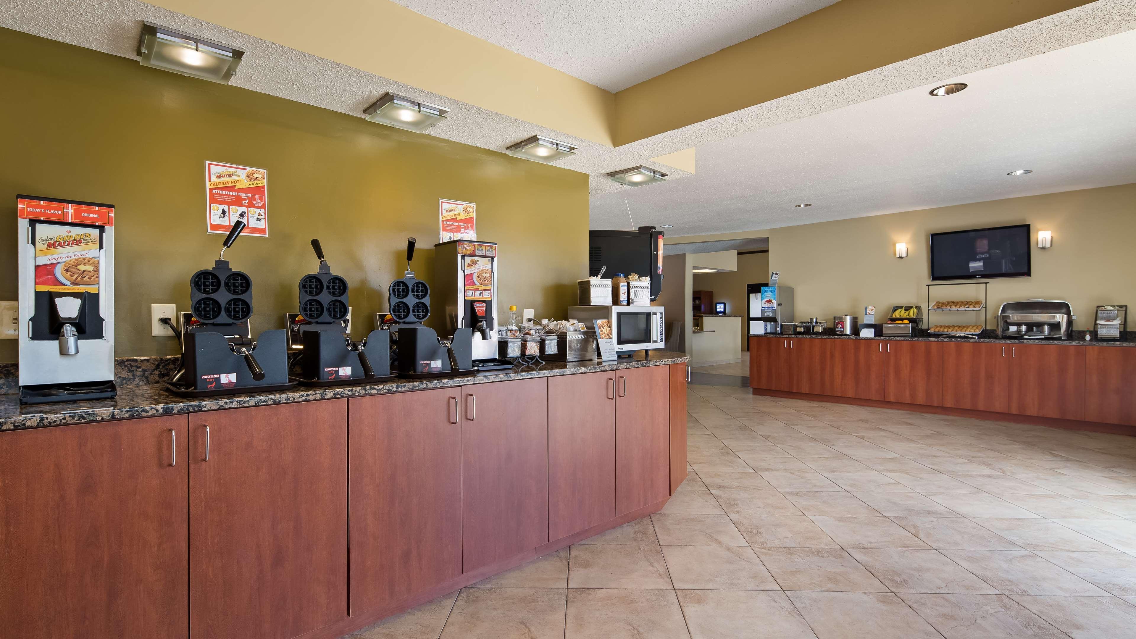 Best Western Ambassador Inn & Suites Wisconsin Dells Exterior foto