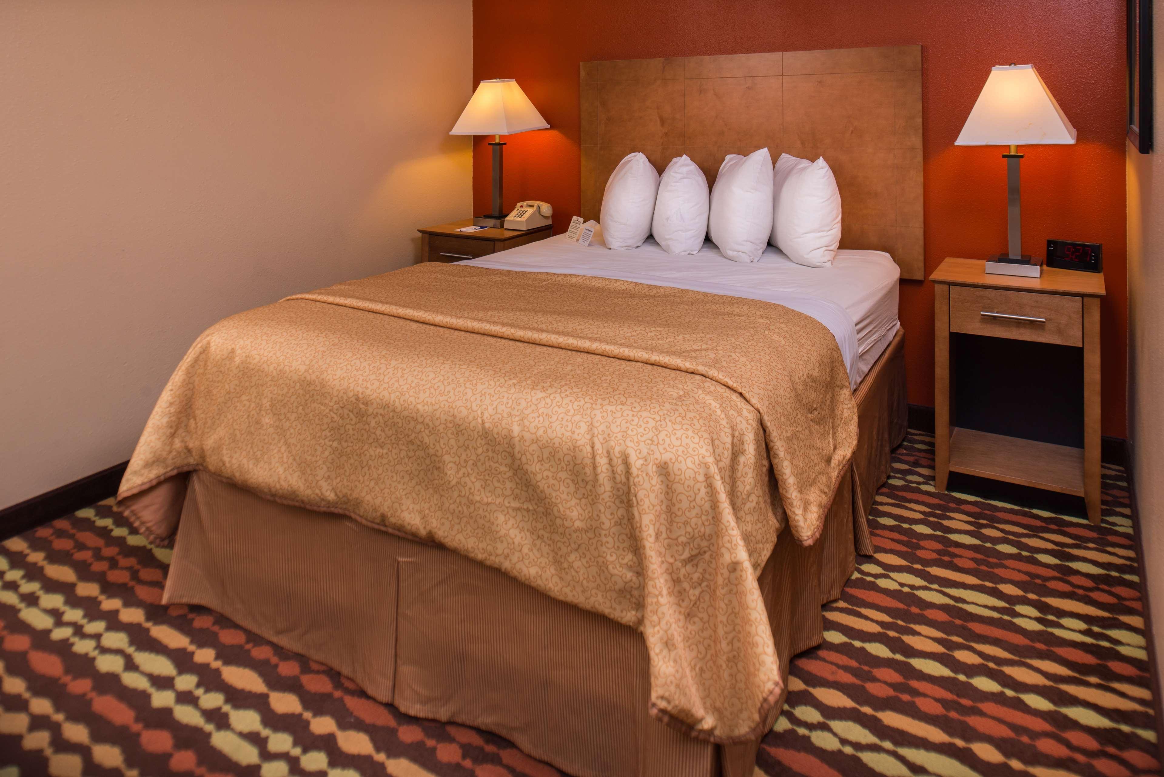 Best Western Ambassador Inn & Suites Wisconsin Dells Exterior foto
