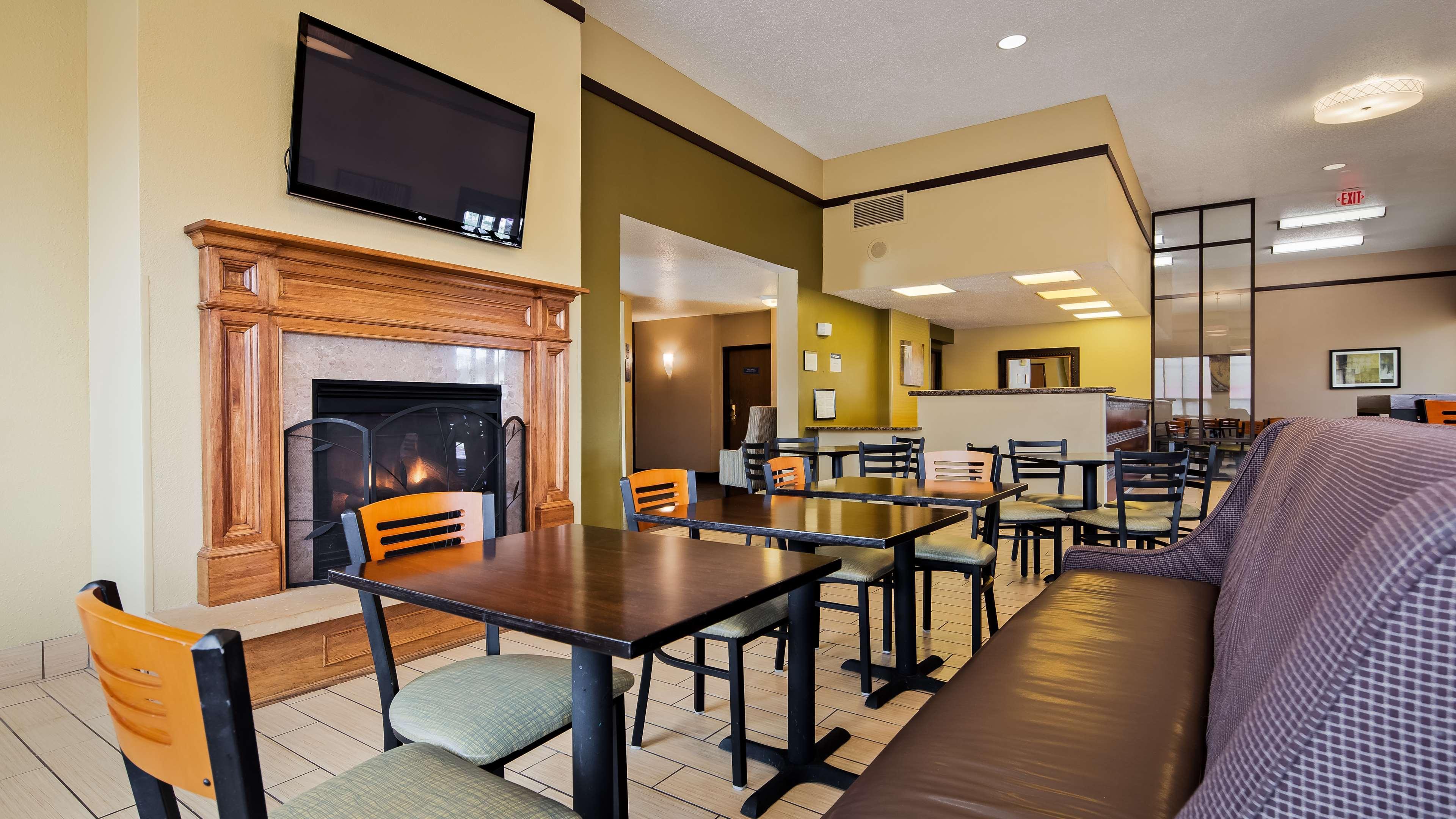 Best Western Ambassador Inn & Suites Wisconsin Dells Exterior foto
